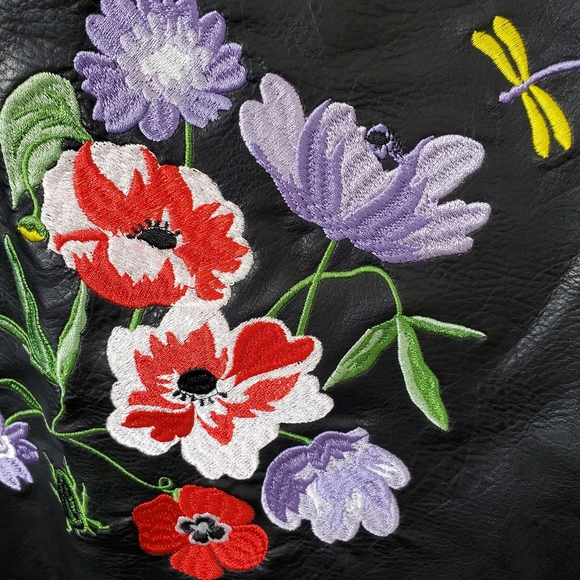 Black skirt, faux leather, embroidered - Picture 5 of 11